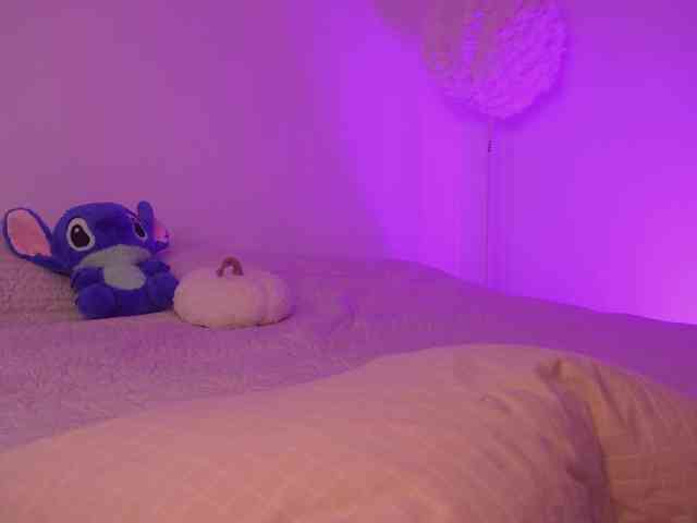MilaFlame webcam