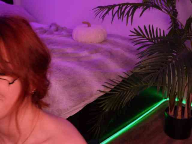 MilaFlame webcam
