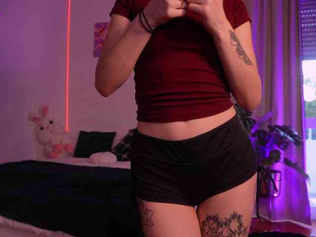 MilaFlame webcam