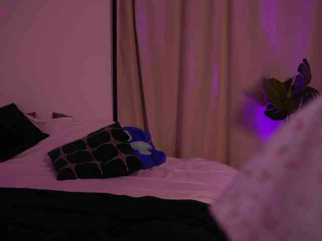 MilaFlame webcam