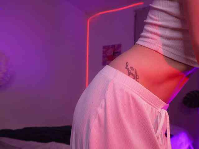 MilaFlame webcam