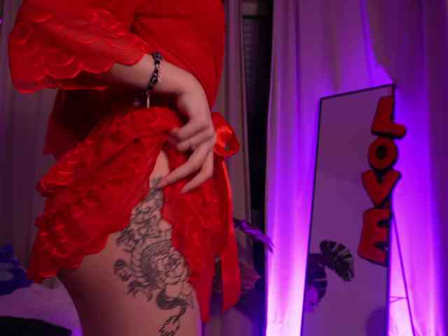 MilaFlame webcam