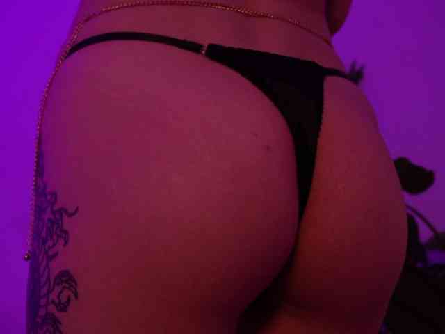MilaFlame webcam