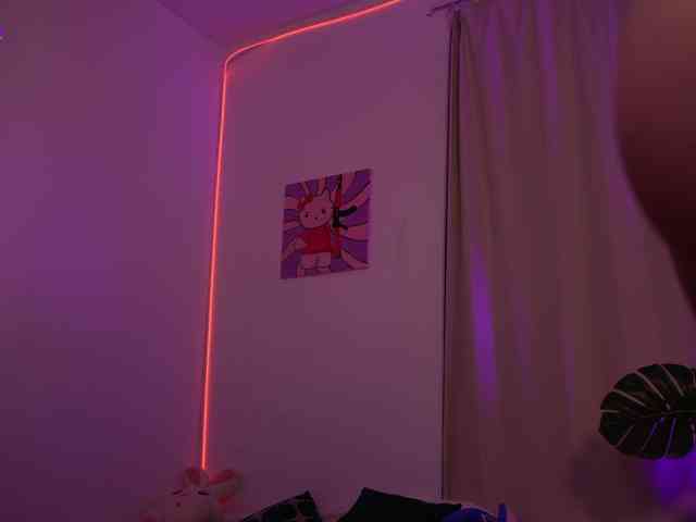 MilaFlame webcam