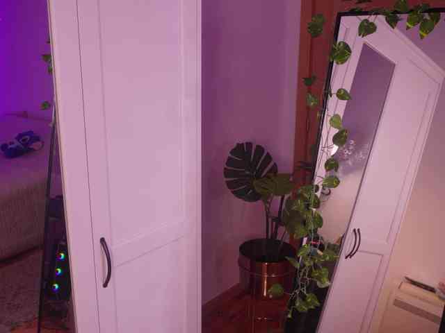 MilaFlame webcam