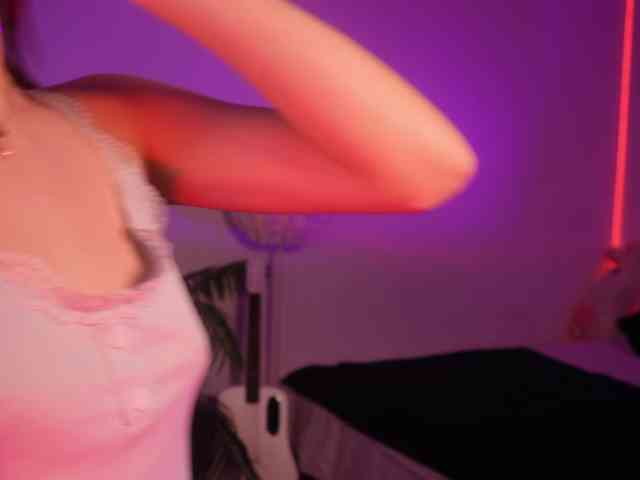MilaFlame webcam