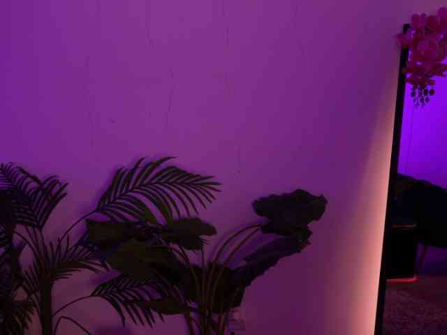 MilaFlame webcam