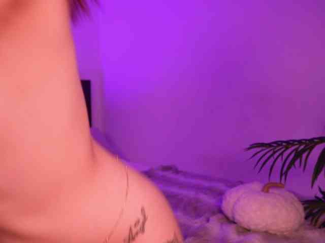 MilaFlame webcam