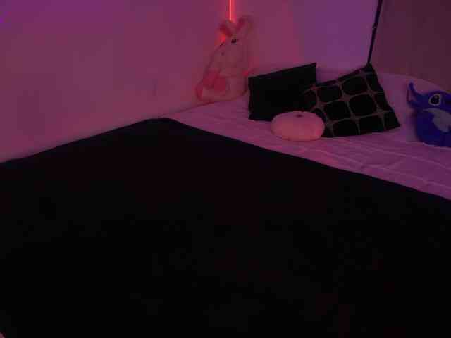 MilaFlame webcam