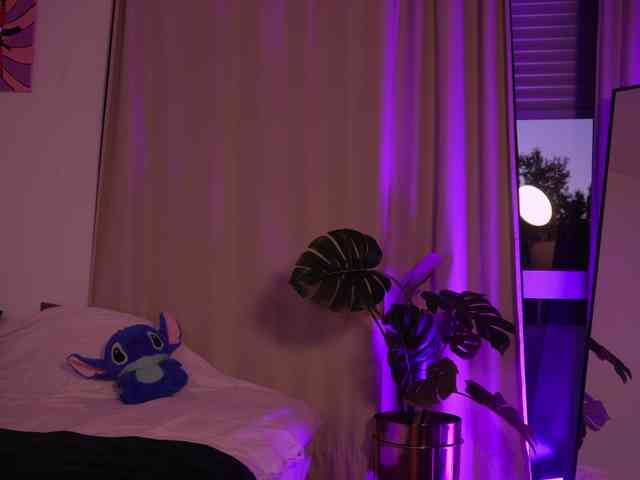 MilaFlame webcam