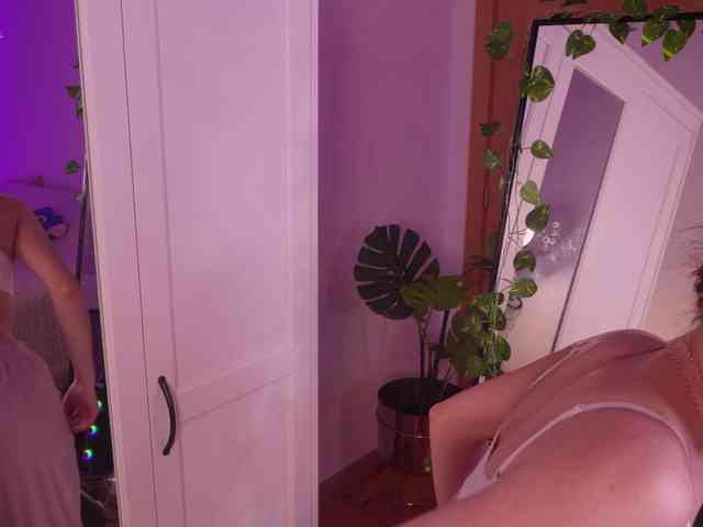 MilaFlame webcam