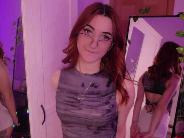 MilaFlame webcam