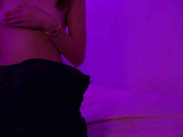 MilaFlame webcam