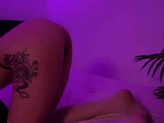 MilaFlame webcam