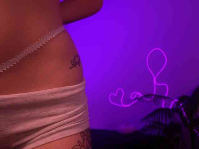 MilaFlame webcam