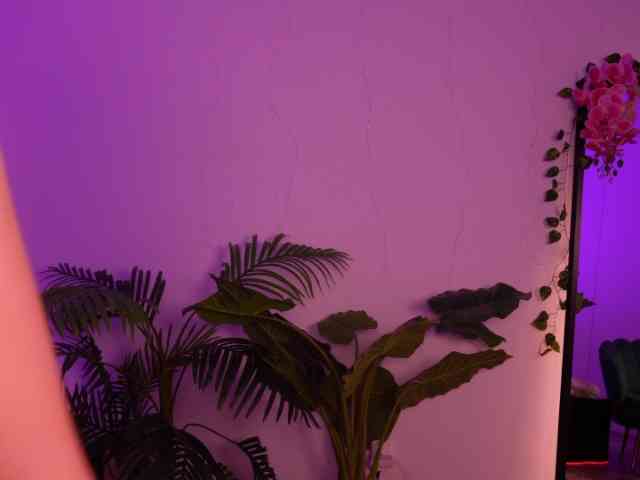 MilaFlame webcam