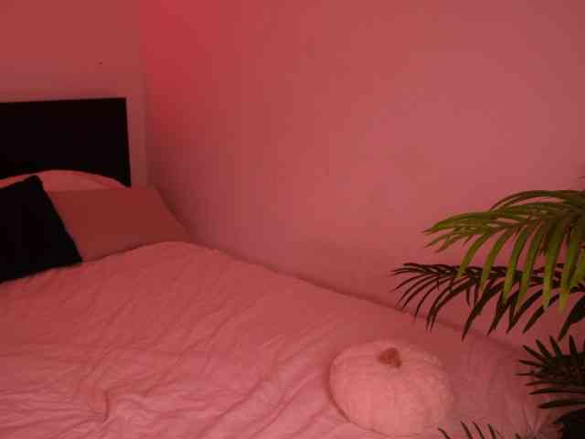 MilaFlame webcam