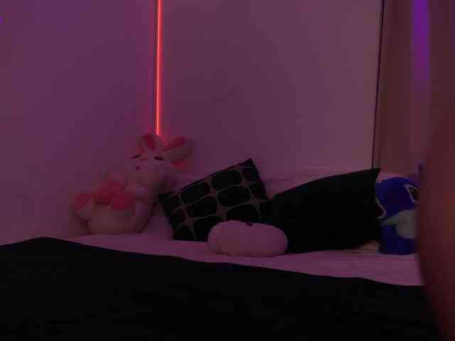 MilaFlame webcam
