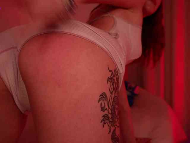 MilaFlame webcam