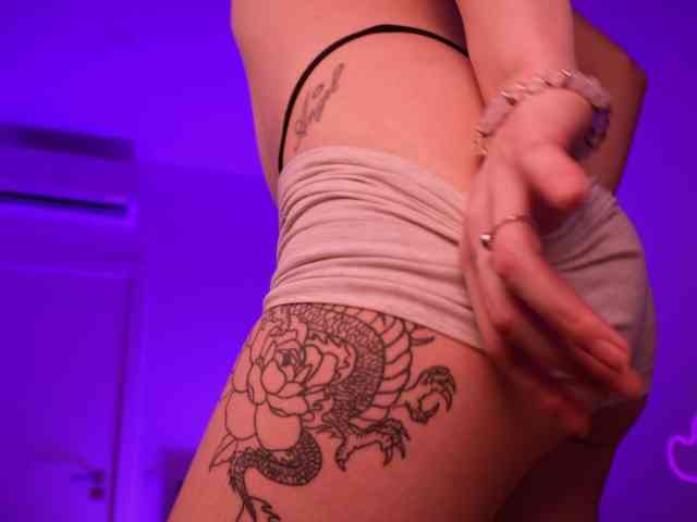 MilaFlame webcam
