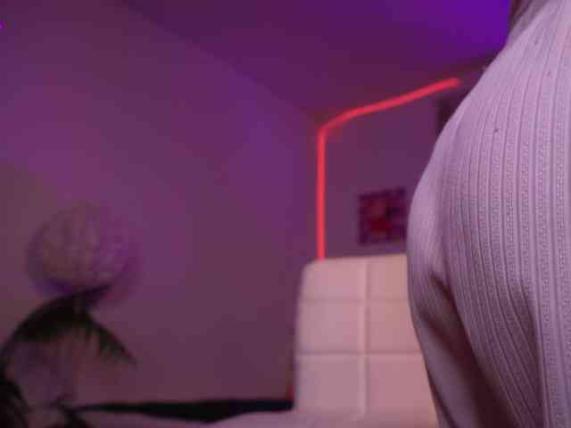 MilaFlame webcam