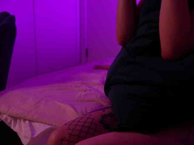 MilaFlame webcam