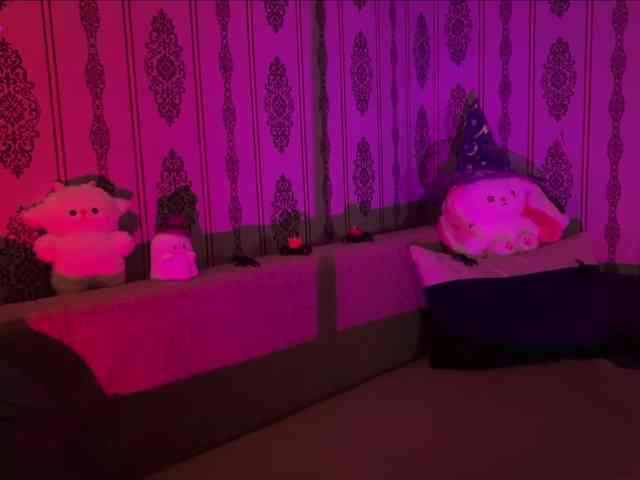 MilaFlame webcam