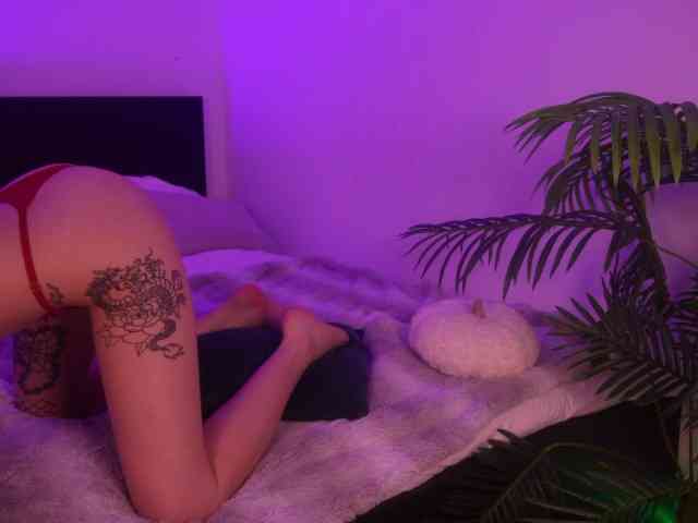 MilaFlame webcam