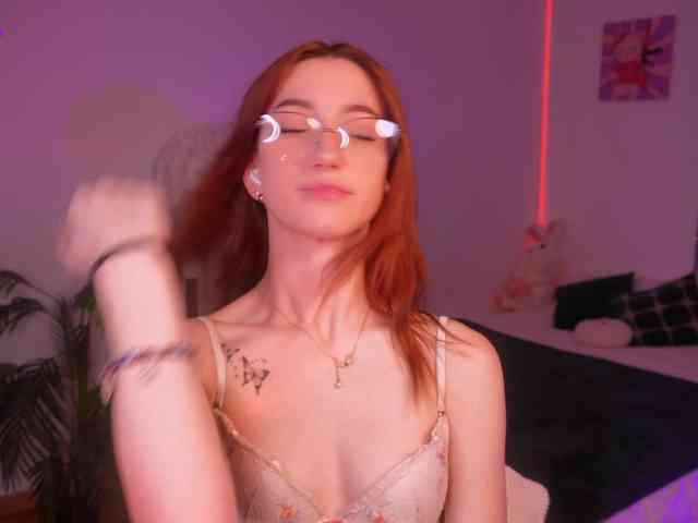 MilaFlame webcam