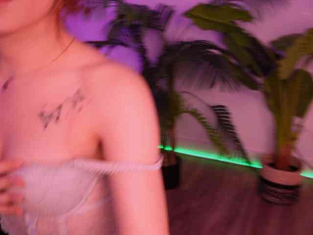 MilaFlame webcam
