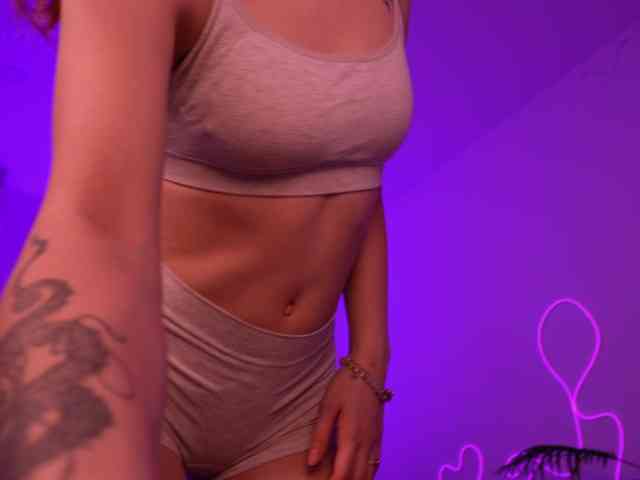 MilaFlame webcam