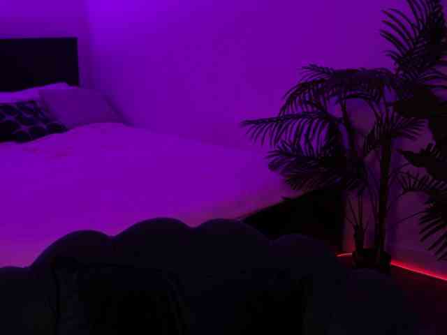 MilaFlame webcam