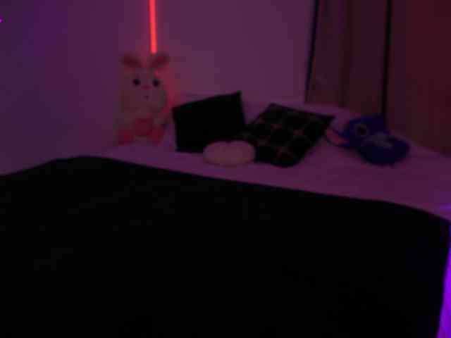 MilaFlame webcam