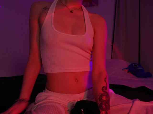 MilaFlame webcam