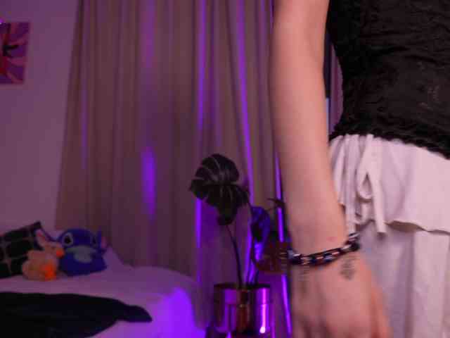 MilaFlame webcam