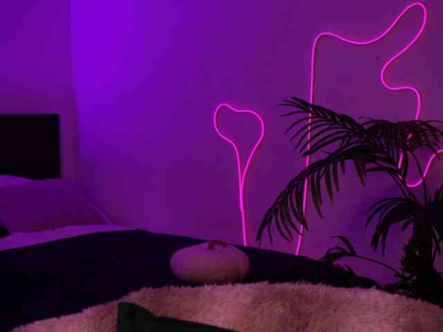 MilaFlame webcam