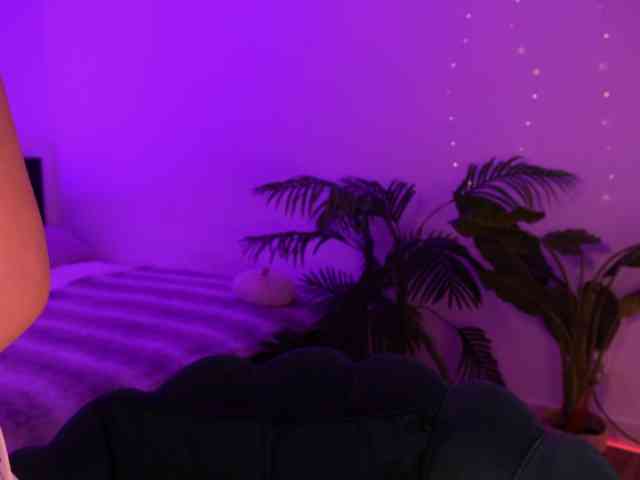 MilaFlame webcam