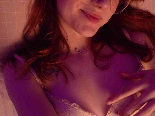 MilaFlame webcam