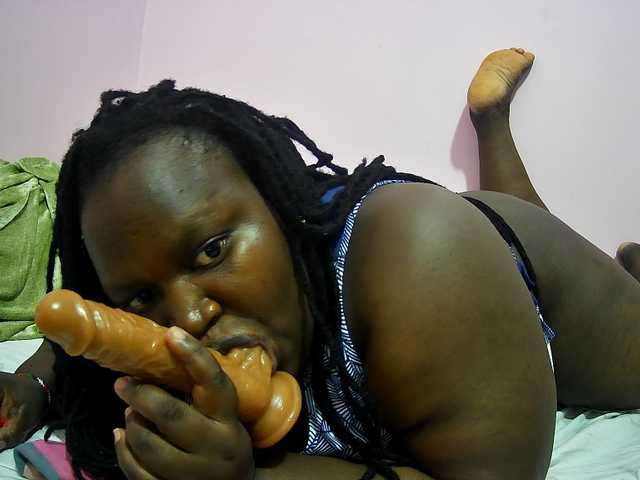 le modèle chubby-cherry est en webcam porno dans un show sur le site bongacams, il possède les tags suivants: Ebony,Brunette,Hairy