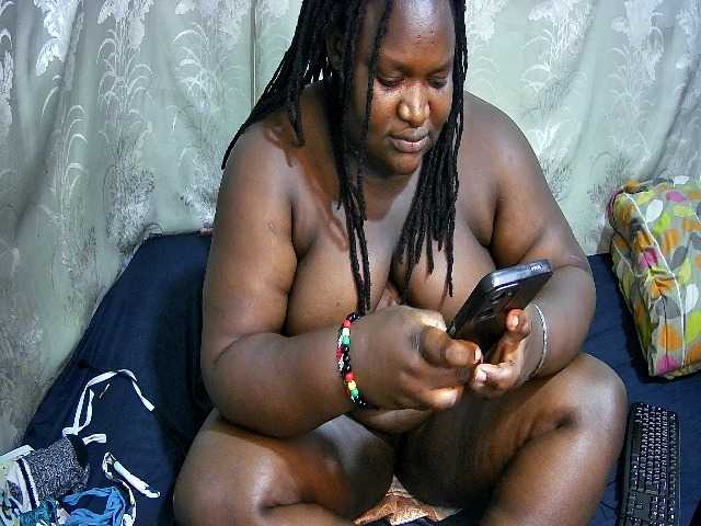 chubby-cherry live cam on BongaCams
