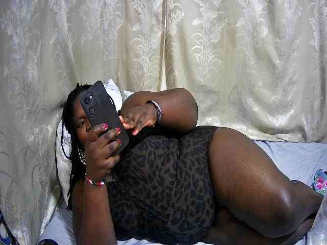 chubby-cherry webcam