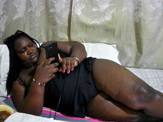chubby-cherry webcam