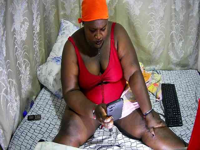 chubby-cherry webcam