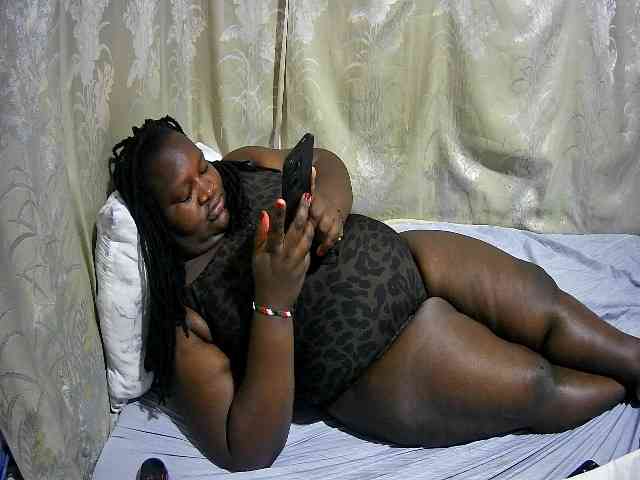 chubby-cherry webcam
