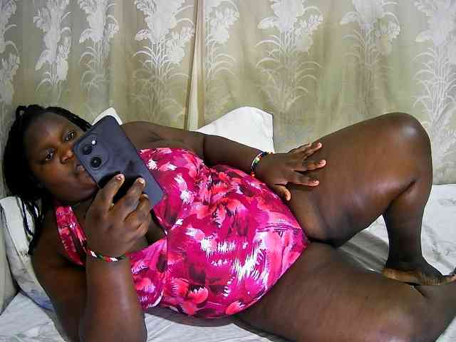chubby-cherry webcam