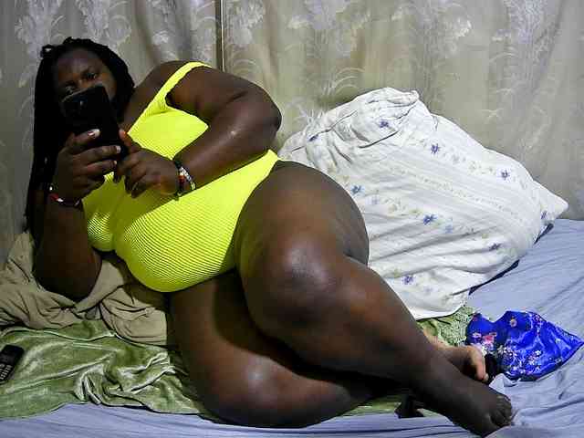 chubby-cherry webcam