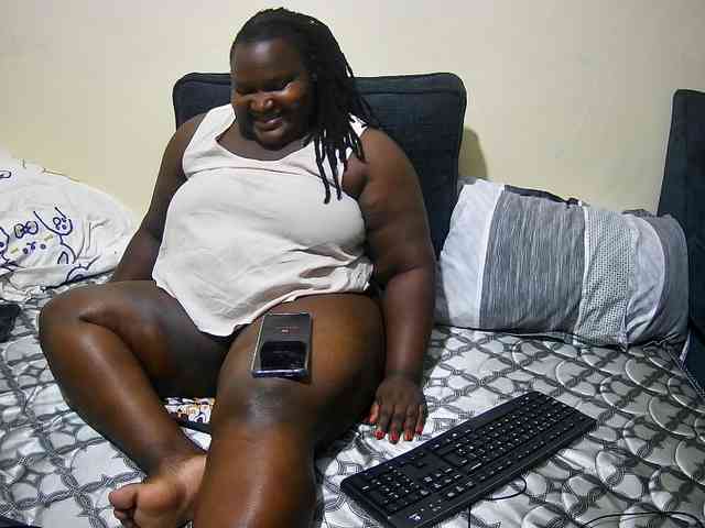 chubby-cherry webcam