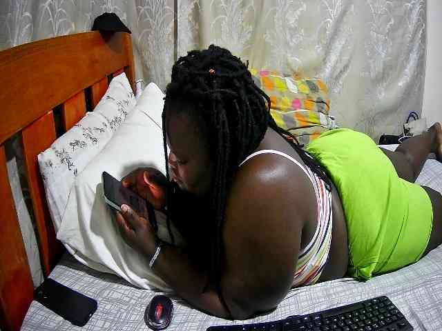 chubby-cherry webcam