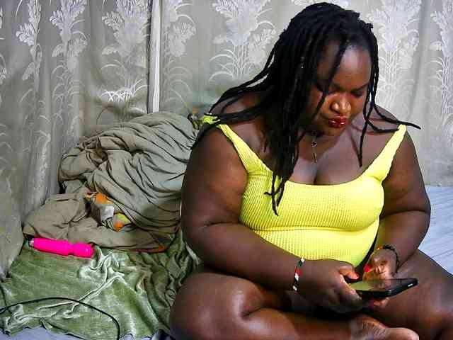 chubby-cherry webcam