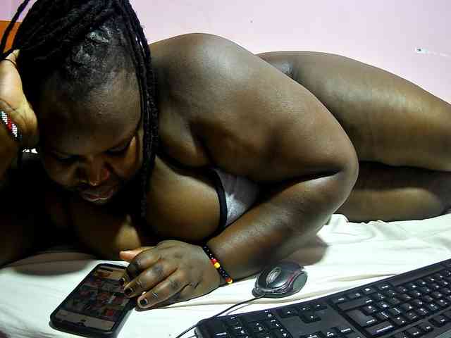 chubby-cherry webcam